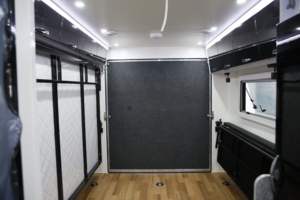 Autocaravana de Lujo y Espaciosa ECOCAMPOR de 14.6 pies con Cama para Acampar al Aire Libre - Product Image 3