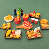 1 Set de Accesorios de Resina para Casa de Muñecas: Bandeja de Comida de Simulación con Hamburguesa, Alitas de Pollo Fritas, Muslos de Pollo, Papas Fritas y Tarta de Huevo