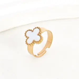 Anillos de joyería de moda chapados en oro de 18K personalizados abiertos de trébol de cuatro hojas grabados en acero inoxidable ajustables al por mayor