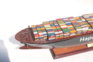แบบจำลองเรือบรรทุกสินค้า Hapag-Lloyd ทำมือจากไม้โดย GIA NHIEN - เรือขนส่งสินค้าขนาดใหญ่สำหรับตั้งโชว์ เหมาะสำหรับเป็นของขวัญองค์กร - Product Image 2