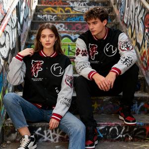 Chaqueta de Béisbol Personalizada 2026, Nueva, para Hombre, Negra y Gris con Bordado en Contraste, Estilo Urbano, Unisex, Tipo Varsity - Product Image 2