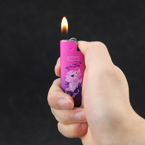 Encendedor de cigarrillos de gas butano con logo grabado degradado de carcasa de metal Clippe español - Product Image 2