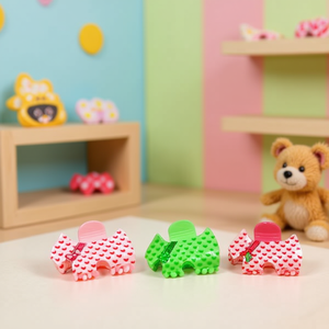 Fermaglio per capelli a forma di cuore con cucciolo di West Highland White Terrier, 7 cm, per ragazze - Product Image 2