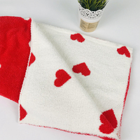 Nouvelle conception, couverture en microfibre de polyester de haute qualité pour la Saint-Valentin, douce, chaude et confortable, en tricot en forme de cœur pour canapé