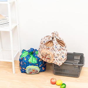 Chine Vente en gros Sac à provisions pliable en polyester d'épicerie réutilisable écologique avec poignée Sac fourre-tout à motif de carton au design personnalisé - Product Image 5