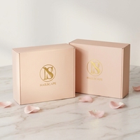 Boîte d'expédition pour produits de beauté véganes avec insert en papier grainé, boîte en carton ondulé pour marque de soins de la peau à base de plantes