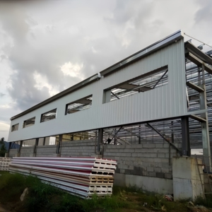 Bâtiments industriels à ossature métallique Structure en acier préfabriquée Entrepôt de self-stockage Bâtiment métallique avec conception personnalisée - Product Image 4