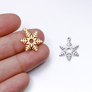 Breloques Flocons de Neige Mignons en Acier Inoxydable Poli Miroir DIY Couleurs Argent et Or pour Noël - Product Image 6