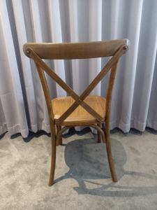 Chaise empilable de dos croisé de grain en bois naturel pour l'hôtel de mariage de partie d'événements - Product Image 3