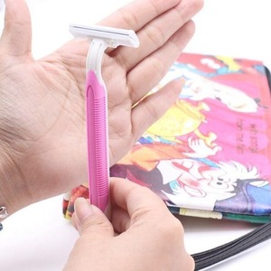 Maquinilla de afeitar manual para mujer, hoja de acero inoxidable, depilación de axilas y piernas, afeitado corporal, uso doméstico, mango rosa - Product Image 1