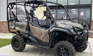 UTV Pioneer 1000 con Camuflaje, Jaula Antivuelco Negra y Ventanas de Malla - Product Image 6