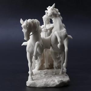 Poliresina Centurión romano de 11 pulgadas en dos caballos Carro Estatua Resina Mármol Acabado blanco Escultura - Product Image 3