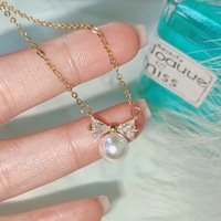 Collier avec pendentif en forme d'arc en acier inoxydable, incrustation de perles simulées et de strass, chaîne argentée, bijoux pour femmes, accessoires de mode