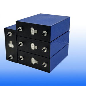 Cellules de batterie lithium-ion LiFePO4 prismatiques Hithium 3,2 V 320 Ah à semi-conducteurs solides avec 8000 cycles pour le stockage d'énergie solaire - Product Image 1