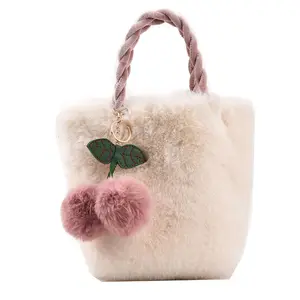 Bolsa de pelúcia feminina, bolsa feminina branca fofinha e macia de luxo feita em pelúcia com alça carteiro e alça de mão