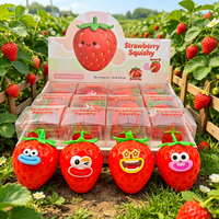 Balle en peluche souple en forme de fraise, jouet sensoriel à presser pour la relaxation