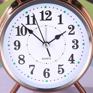 Réveil en matériau ABS de 4 pouces de style vintage Réveil de bureau de voyage à la mode avec anneau d'affichage à l'aiguille <span class=keywords><strong>Prix</strong></span> compétitif - Product Image 4