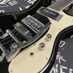 <span class=keywords><strong>Guitarra</strong></span> Eléctrica Black <span class=keywords><strong>Deluxe</strong></span> Mark II Ventura Johney Ramne Mosrte con Barra de Trémolo Tun-A-Matic, Envío Rápido - Product Image 2