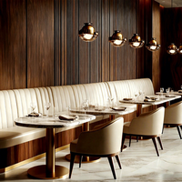 Ensemble de mobilier de restaurant Ron Group : table élégante en marbre, chaises en cuir, banquette sur mesure