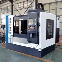 Centre d'usinage vertical CNC VMC650 à 3 axes, équipement de fraisage CNC robuste pour le travail des moules et des pièces métalliques