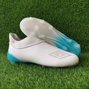 Chaussures de football pour hommes en PU à imprimé dégradé blanc et noir, semelle intermédiaire en caoutchouc, vente en gros - Product Image 2