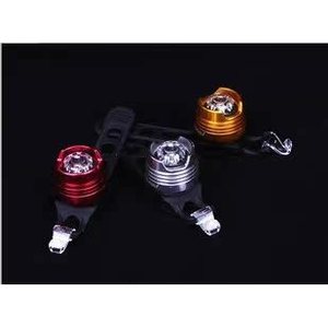 Feu arrière de vélo en alliage d'aluminium LED, étanche IPX4, mode clignotant, alimenté par batterie, lumière rouge rubis pour casque et vélo - Product Image 3