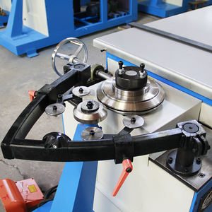 Machine de formage pour la fabrication de tuyaux circulaires, de coudes et de goulotte pour systèmes de climatisation BSMT HVAC, en vente - Product Image 5