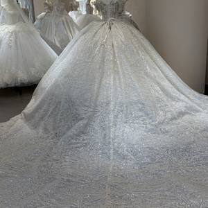 Vestido de Novia de Tul con Cuentas de Cristal y Lentejuelas, Modelo Wx386, Color Marfil, con Apliques de Encaje Plateado, Estilo Moderno con Escote Corazón - Product Image 4