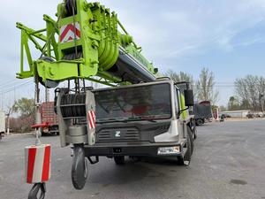 Grúa sobre camión Zoomlion ZTC700T usada de 70 toneladas, equipo de elevación de alta eficiencia impulsado por motor Weichai para construcción - Product Image 2