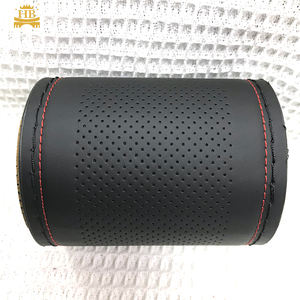 Housse de volant en cuir synthétique antidérapante cousue à la main avec des motifs de lignes rouges, housse de volant de voiture - Product Image 5