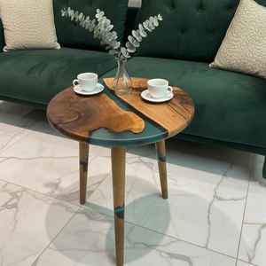 Tables uniques en résine et en bois combinant du bois naturel avec de la résine transparente, faites à la main, durables, élégantes et fonctionnelles, parfaites pour la pièce - Product Image 4