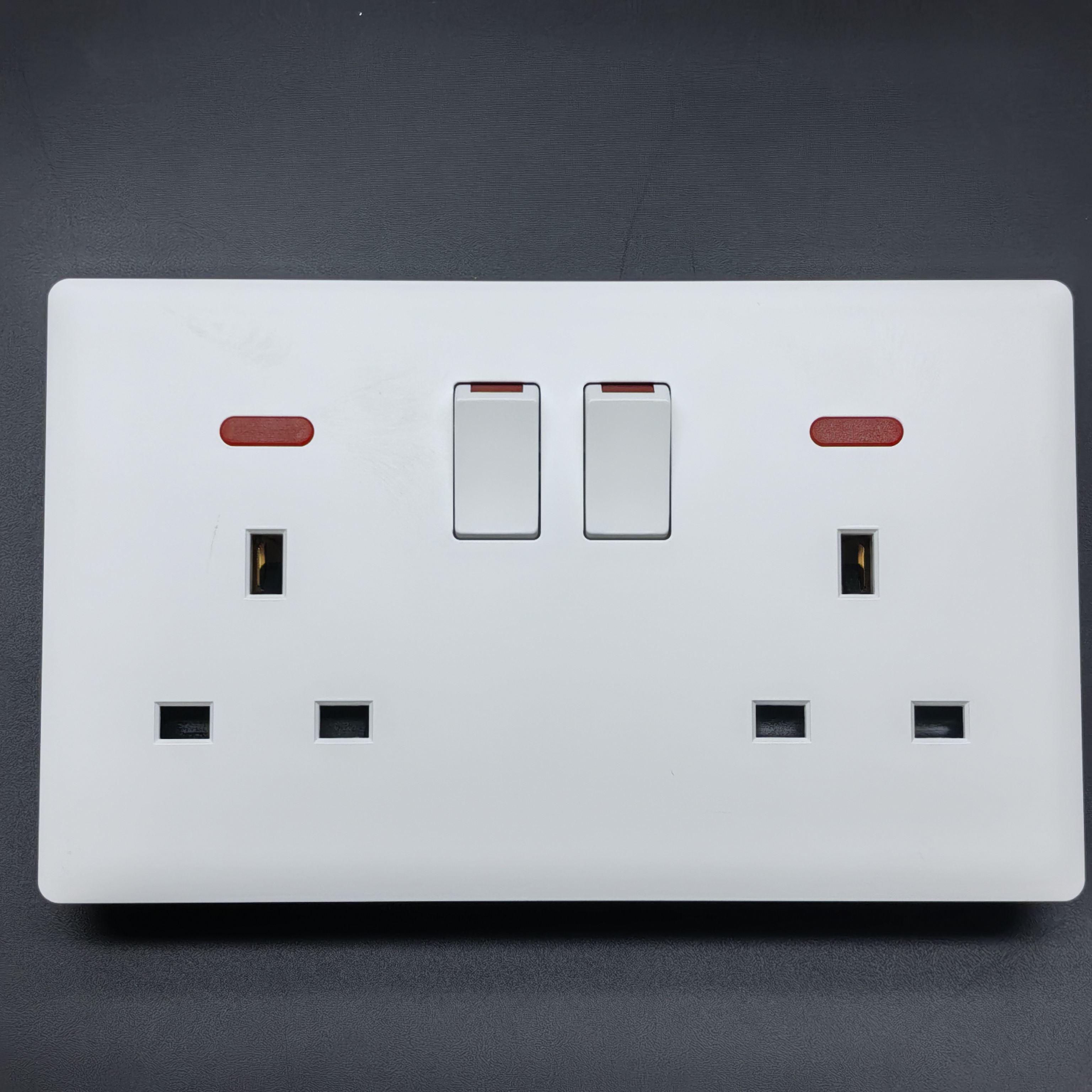 Wholesale Customized British 250V 13A UK Standard Wall Switch 15A Universal Socket Light 1 Gang 2 Way Wall Switch