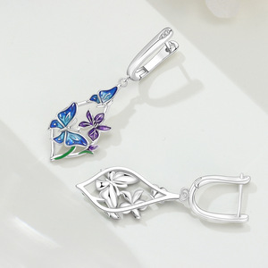 Pendientes de mariposa y flor de latón blanco que no se decoloran, diseño original y exclusivo, pendientes modernos y versátiles para mujer - Product Image 6