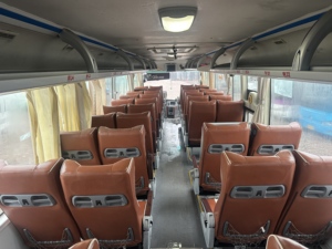 Autobús de Pasajeros Usado con Aire Acondicionado, 49 Asientos, Distribución 2+2, Puerta Central, Asientos de Cuero - Product Image 5