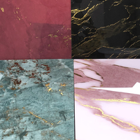 Panneau PMMA en acrylique plastique doré effet marbre brillant, imperméable, anti-rayures, anti-traces de doigts, léger et découpable