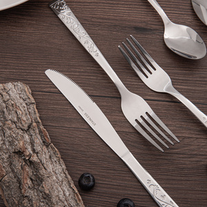 <span class=keywords><strong>Cuchillos</strong></span> y Tenedores <span class=keywords><strong>de</strong></span> Acero Inoxidable Tallados Retro: un Juego <span class=keywords><strong>de</strong></span> Cubiertos Estéticos para una Mesa <span class=keywords><strong>de</strong></span> Comedor <span class=keywords><strong>de</strong></span> Lujo Ligero - Product Image 3
