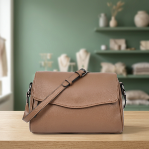 กระเป๋าหนังแท้ ZOLO LEATHER รุ่นคลาสสิค ป้องกันการโจรกรรม พร้อมซิป สายสะพายปรับได้ สีแทน ใช้งานได้หลากหลาย ผลิตที่อุตรอาร์ - Product Image 1