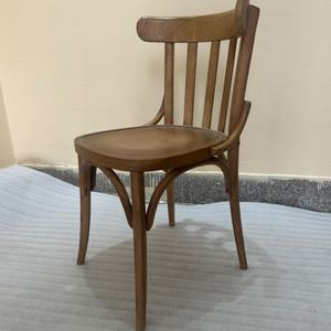 Chaise de salle à manger en chêne massif antique à dossier haut pour restaurant - Product Image 1