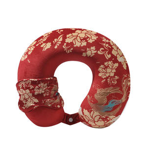 Oreiller de voyage en forme de U Fengshuiqi en velours rouge avec motif grue et carpes koï, portable pour avion et siestes au bureau - Product Image 4
