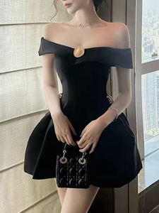 Nouvelle mode été 2025 Robe haut de gamme à épaules dénudées, taille cintrée, couleur unie, sexy et séduisante, <span class=keywords><strong>jupe</strong></span> courte pour femmes - Product Image 3