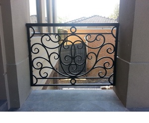 Puerta de Hierro Forjado de Diseño Clásico para Jardín - Product Image 6