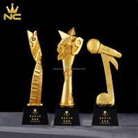 Pas cher En Gros Métal Verre Microphone Récompenses Cristal Musique Trophée Pour Les Événements De Musique