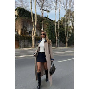 Gabardina de Mujer Modelo Aldabella con Estampado a Cuadros, para Primavera, Relleno de Algodón, Cierre con Cinturón y Decoración de Botones - Product Image 3