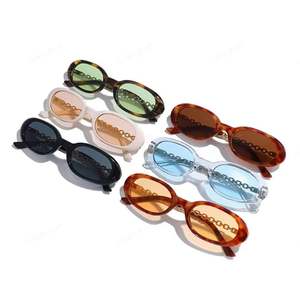 Gafas de Sol Personalizadas con Logotipo 2025, Montura Pequeña, Estilo Punk, para Hombre y Mujer, Protección UV400, Patillas de Cadena Metálica, Forma Ovalada - Product Image 4