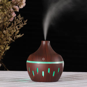 Humidificador con diseño de madera Huizhou de 300 ml, difusor de aroma con alimentación USB para uso doméstico - Product Image 1