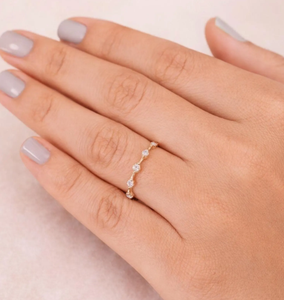 Bague à bulles flottantes en diamant de laboratoire, alliance minimaliste éternelle, cadeau de mariage à empiler - Product Image 5