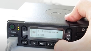 Radio mobile DM2600, radio originale del veicolo DEM 500 DM2600 offre il meglio della tecnologia radio digitale - Product Image 3