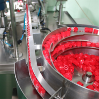 Machine intégrée de remplissage de liquide rotatif de bouchon de bouteille inférieur de disque vibrant entièrement automatique, adaptée à divers produits liquides