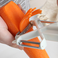 3-in-1 Multifunctionele handmatige plastic roestvrijstalen aardappel- en groenteschiller met slimme raspen, draagbaar voor de keuken