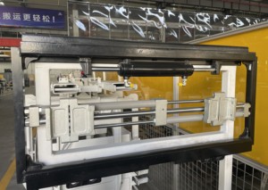 Posizionatore per Forche di Carrello Elevatore Certificato CE con Separatore Idraulico Regolabile per Magazzini e Centri di Distribuzione - Product Image 2